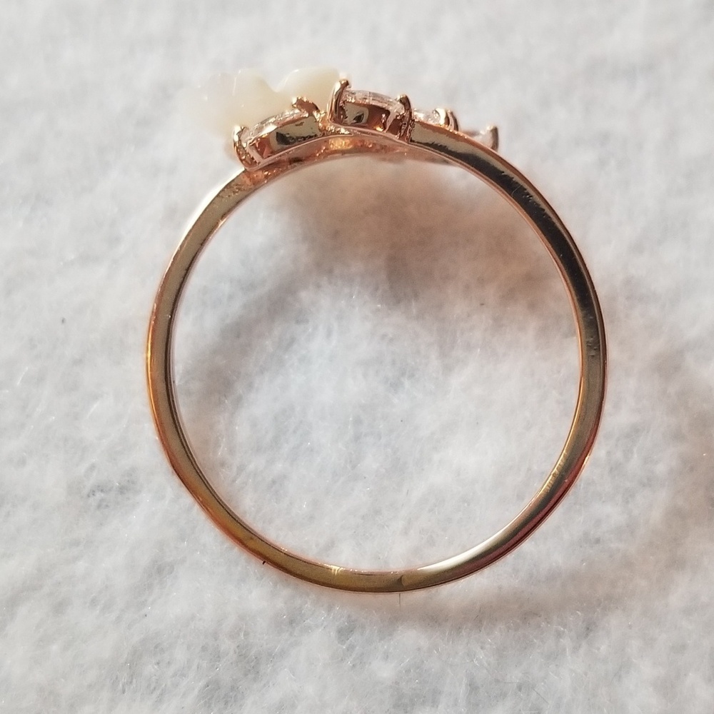 Rose Gold and Mother of Pearl Ring - Picture 2 of 6